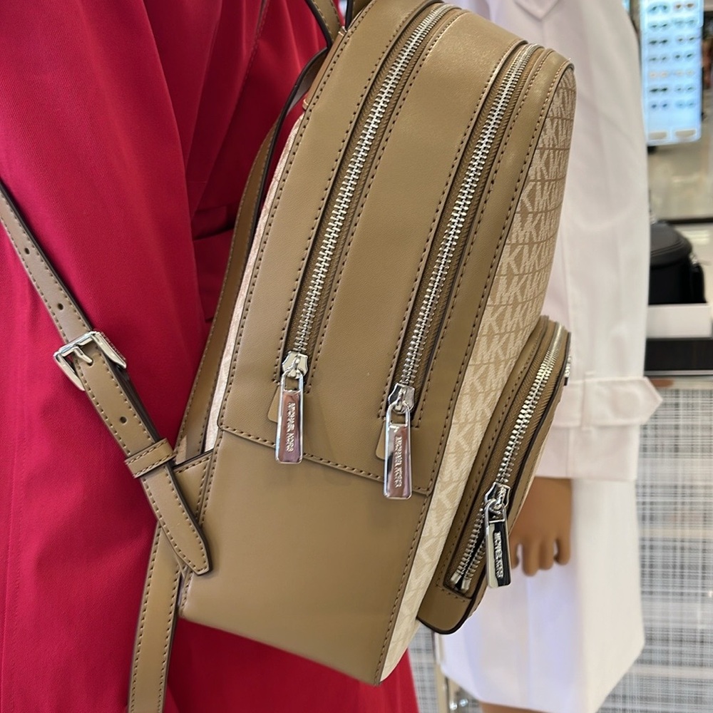 MICHAEL KORS Jaycee Medium Ombré Signature Logo Backpack
Husk
NWT - Picture 7 of 16